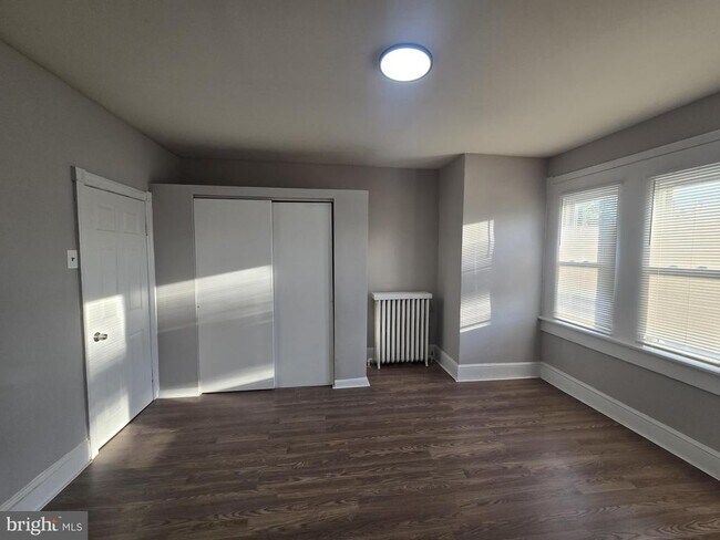 Building Photo - 2036 S 65th St