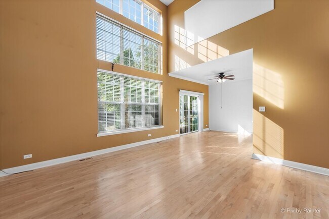 Building Photo - 827 Riding Ln