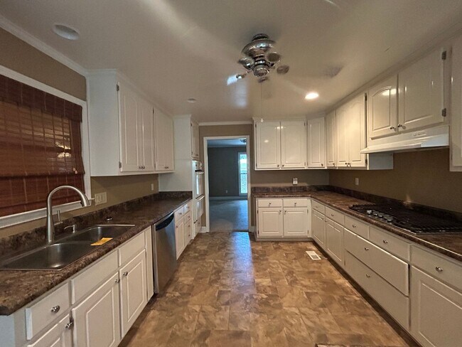 Building Photo - 308 Wynterhall Dr