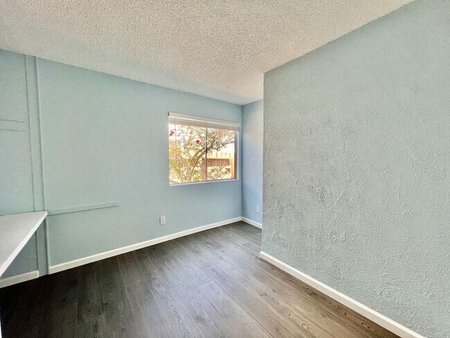 Building Photo - Newly remodeled 4B/2BA house w/ large back...