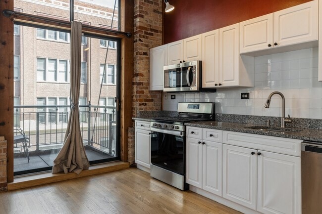 Building Photo - 1801 S Michigan Ave