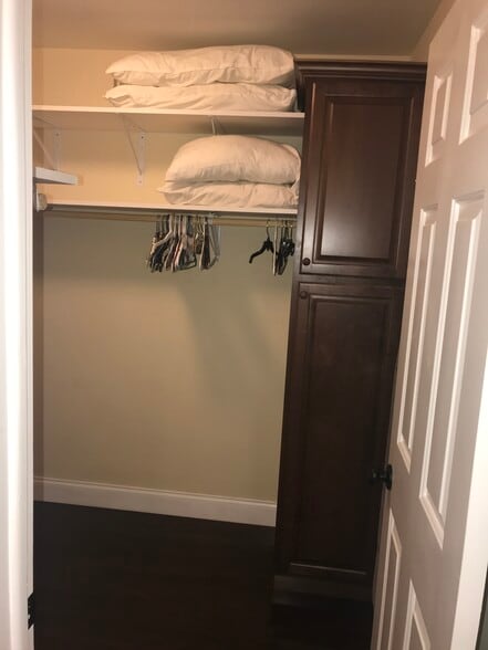 walk in master closet - 135 Deer Creek Blvd