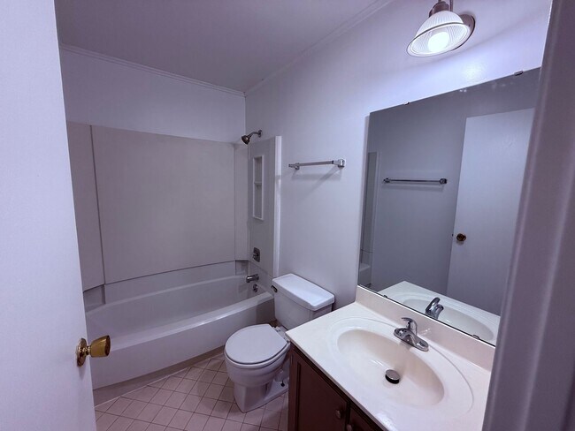 Building Photo - 120 Flagg Ct