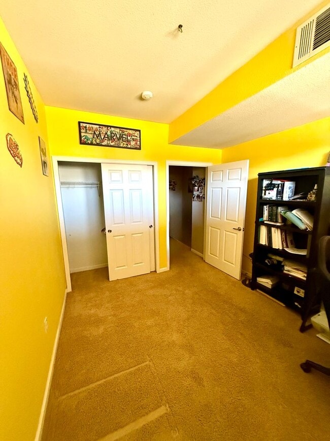 Building Photo - Beautifully Maintained 2BR Townhome in Prime Broomfield Location