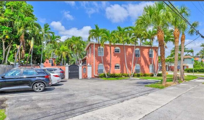 Building Photo - 1405 Miami Rd