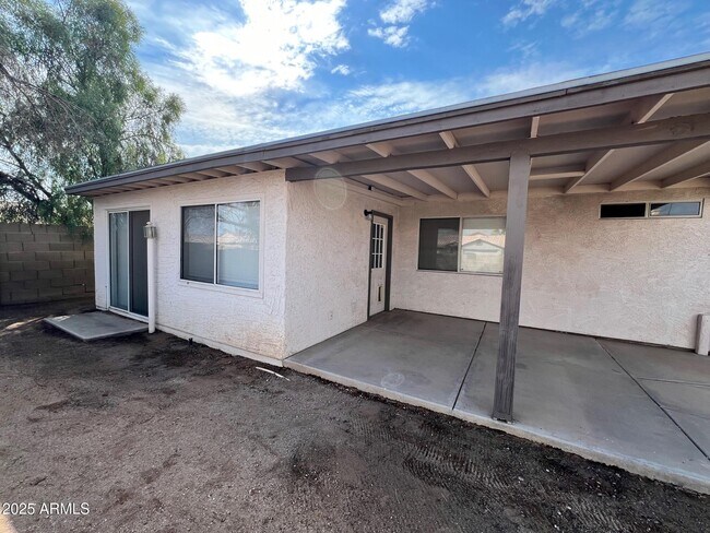 Building Photo - 11231 W Golden Ln