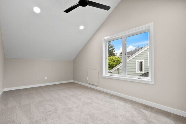 Building Photo - Gorgeous Remodeled West Seattle Craftsman w/ Air Conditioning