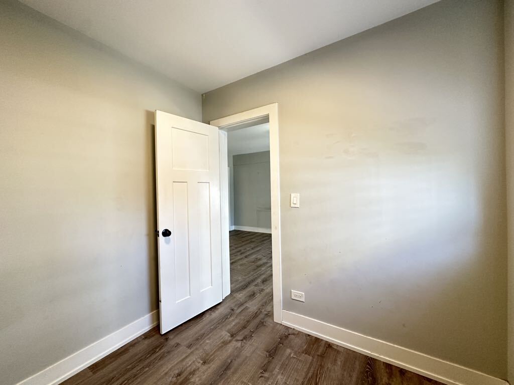 Building Photo - 508 W Belmont Ave