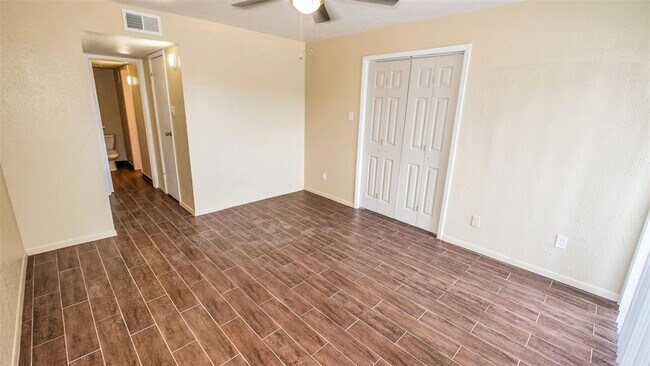 Building Photo - 3035 Walnut Bend Ln