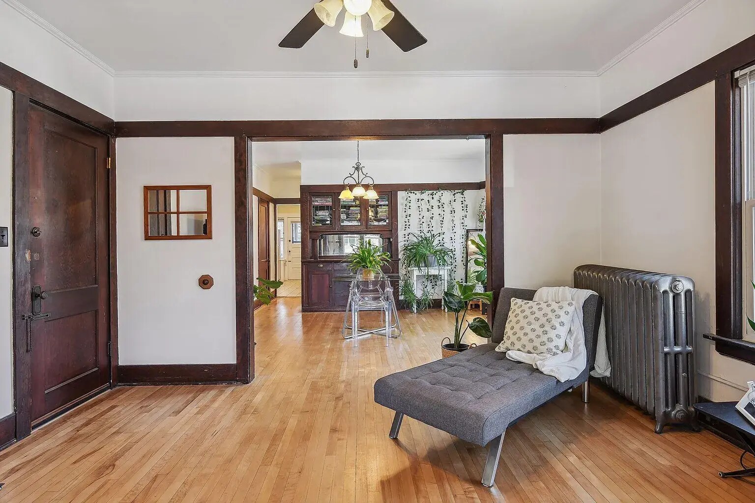 Living - 1612 Van Buren Ave