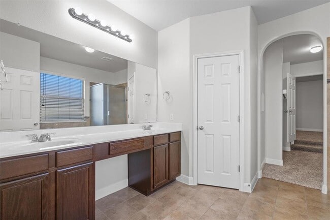Building Photo - 706 Harwood Dr