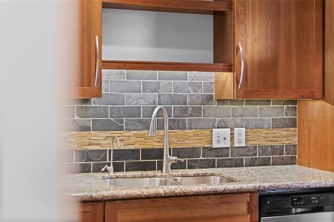 Building Photo - 718 Filbert St