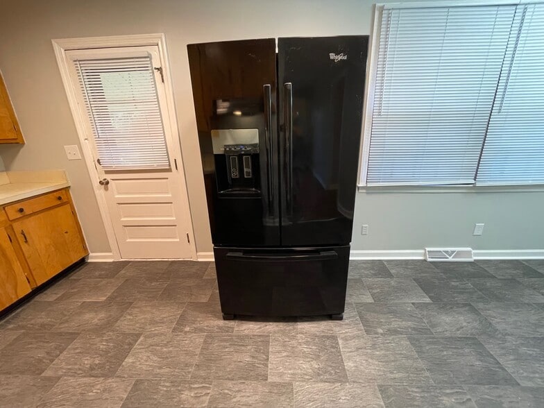 Newer Appliances - 2665 Orchid Ave