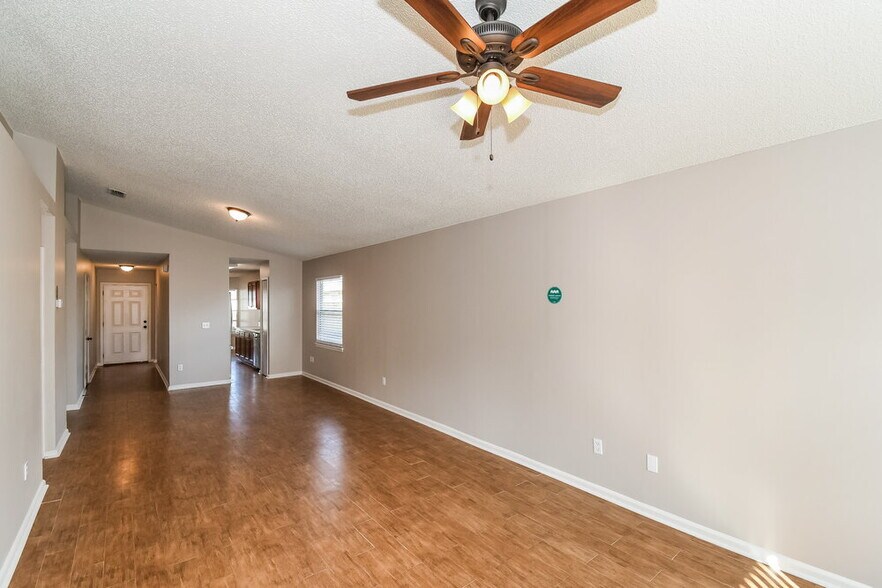 Building Photo - 8736 Townsquare Dr