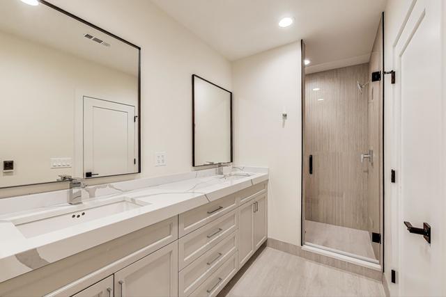 Building Photo - 5035 N Lincoln Ave