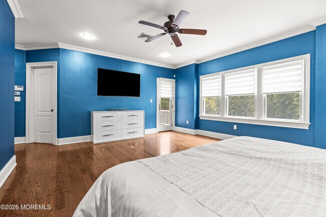 Building Photo - 558 Cedar Ave