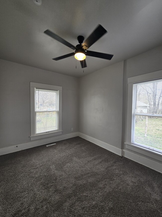 Building Photo - 250 Millwood N