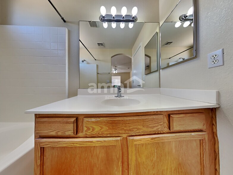 Building Photo - 8208 W Apache St