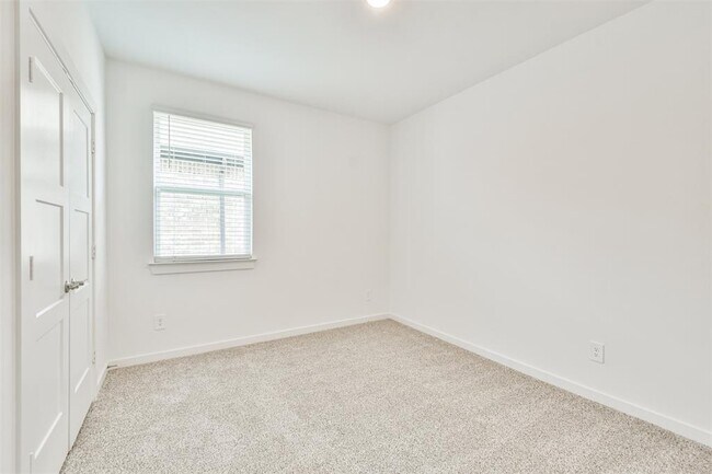 Building Photo - 14316 Yellow Hawthorn Ct