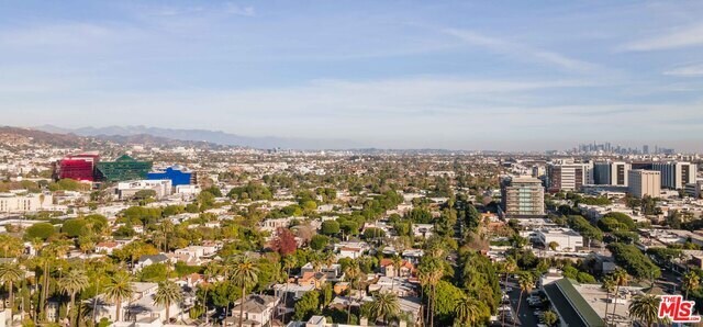 Building Photo - 435 N Oakhurst Dr