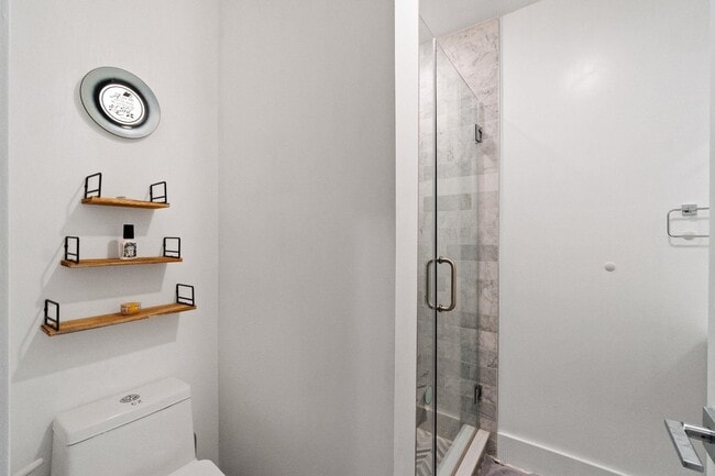 Building Photo - 406 Madison St