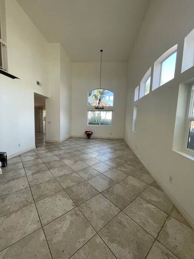 Building Photo - Spacious House for Rent