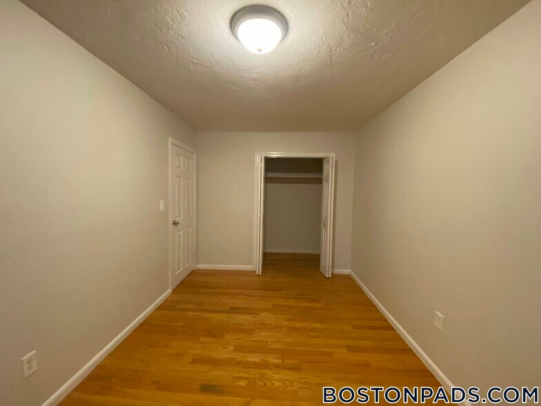 Building Photo - 33 Rockland St