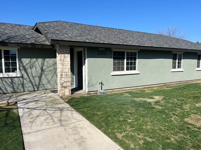 Building Photo - Adorable Kingsburg Home for rent