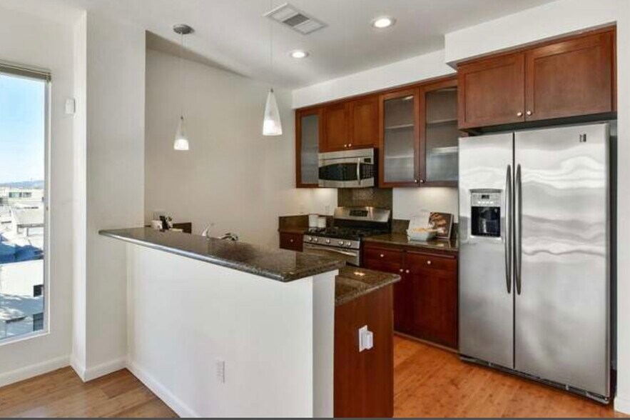 Building Photo - 6466 Hollis St
