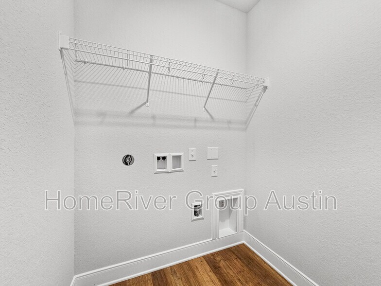Building Photo - 117 Skyflower Ln