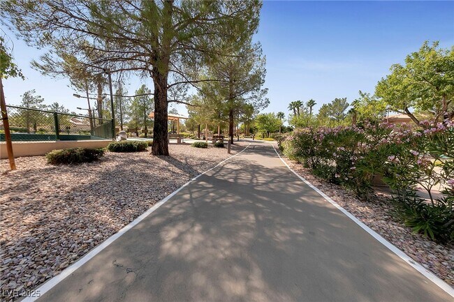 Building Photo - 9004 Litchfield Ave