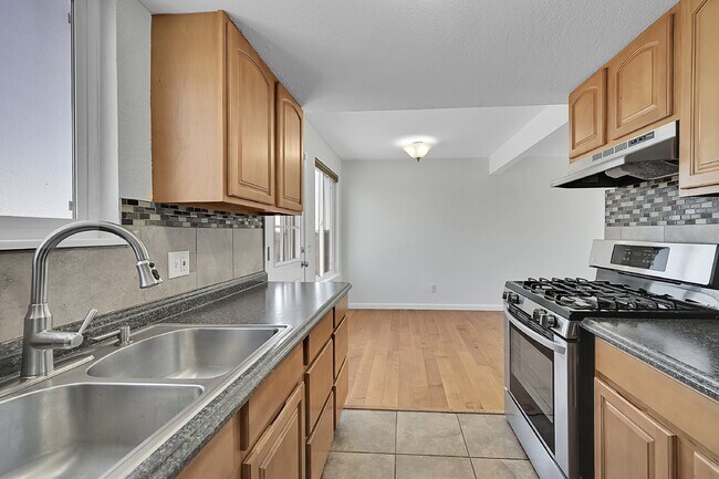 Building Photo - $2,495.00, 3 bed, 2 bath located in Westmi...