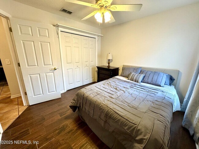 Building Photo - 1672 Pinecrest Dr