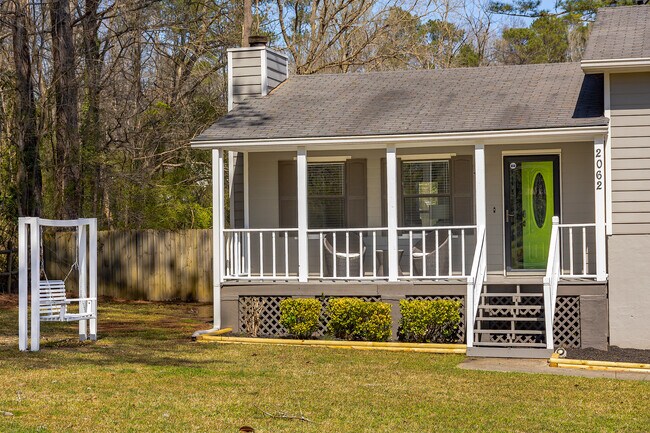 Building Photo - 2062 Woodbine Cir