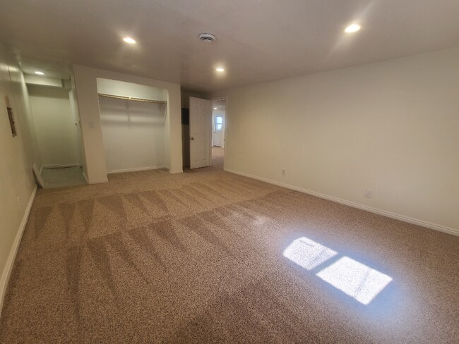 Building Photo - 245 N 600 E
