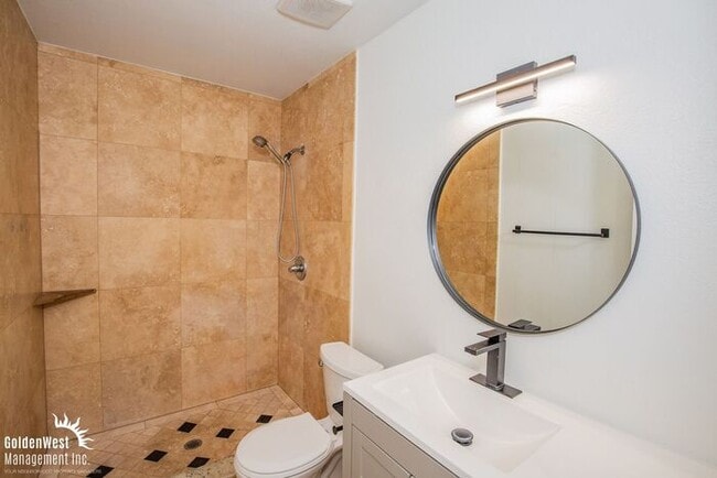 Building Photo - Modern 2Bdm 1.5Ba Townhome in Central Las ...