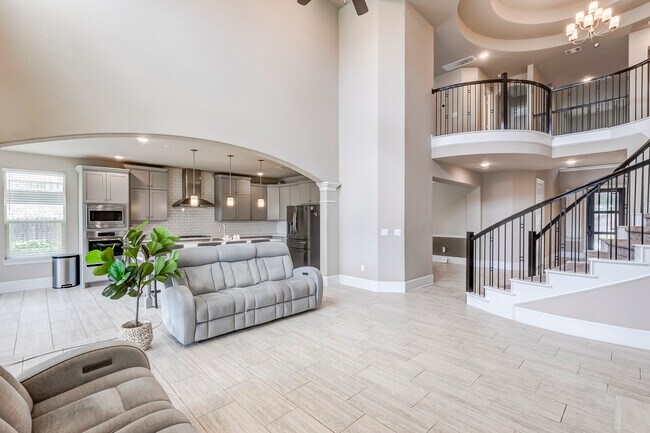 Building Photo - 405 Millard St