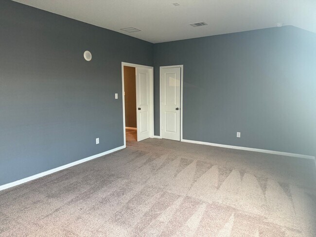 Building Photo - Spacious 5-Bed, 3-Bath Home in Brookmill –...