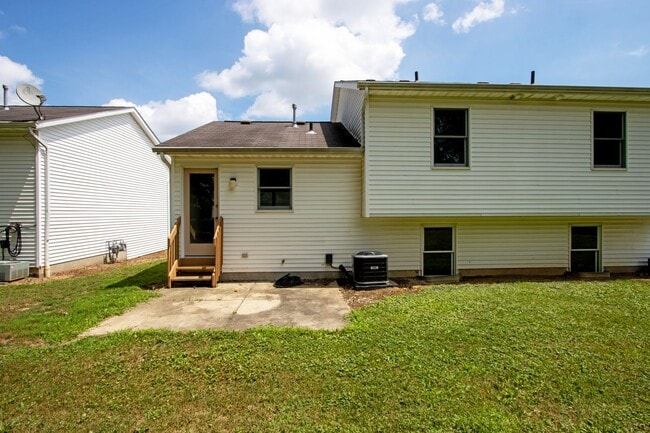 Building Photo - Three bedroom duplex