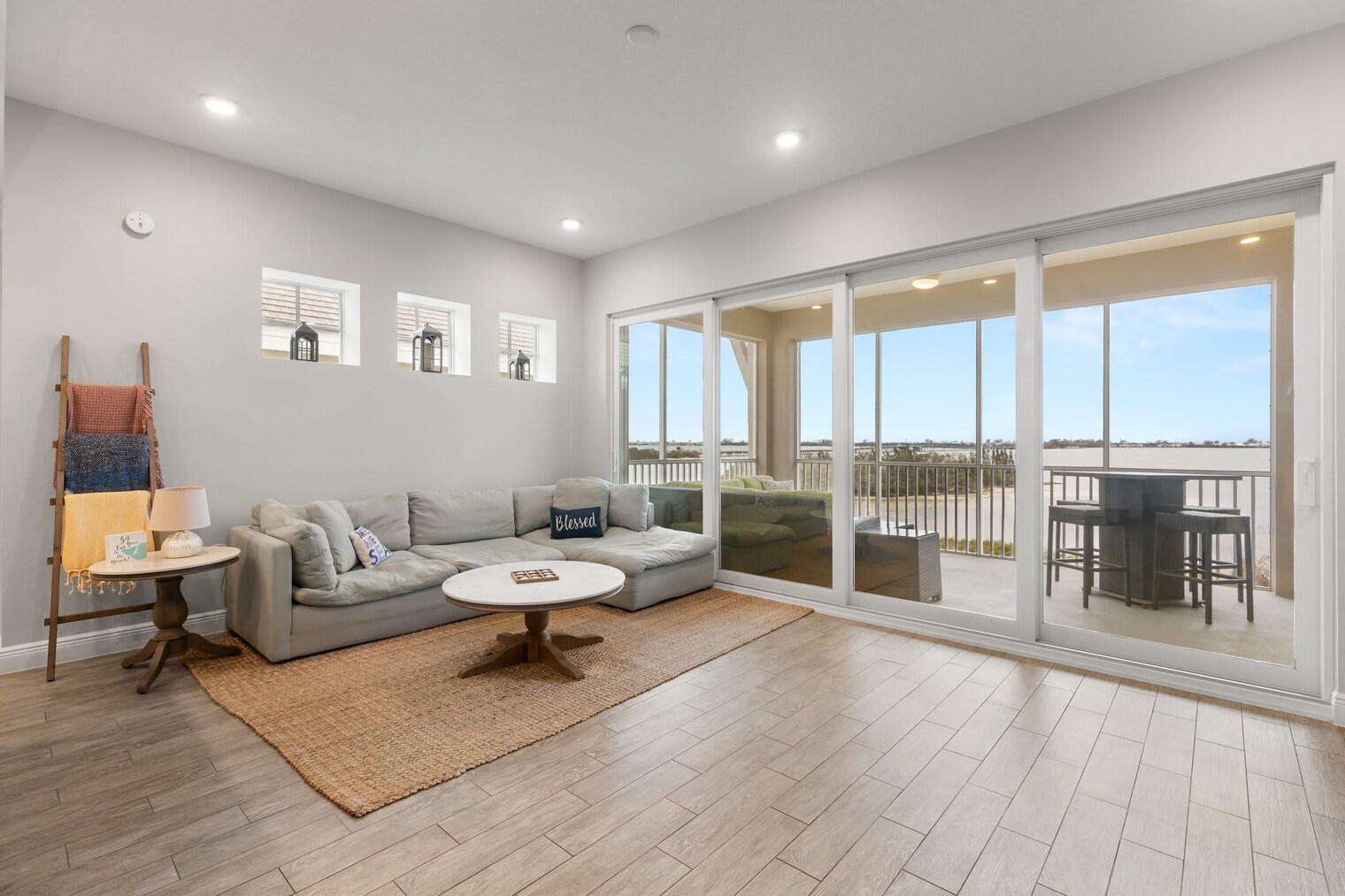Building Photo - 380 Aruba Cir