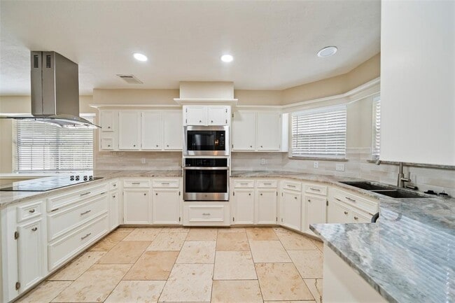 Building Photo - 135 Towering Pines Dr