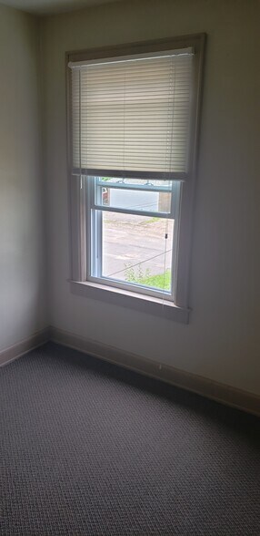 Middle bedroom medium size with closet - 1016 S Franklin St