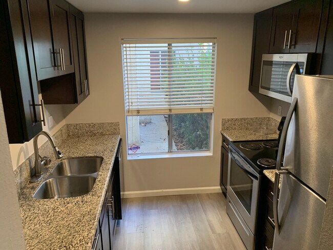 Elegant Kitchen - 3106 Summertime Ln