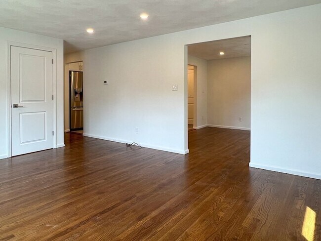 Building Photo - 22 Chandler St