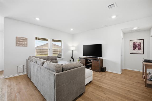 Building Photo - 304 Red Strm Wy