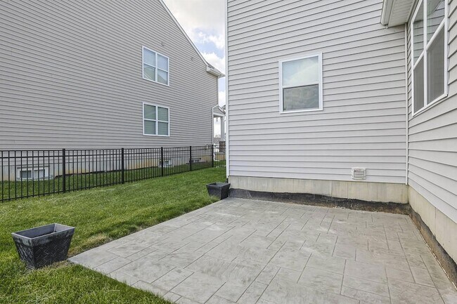 Building Photo - 6545 Cannondale Dr