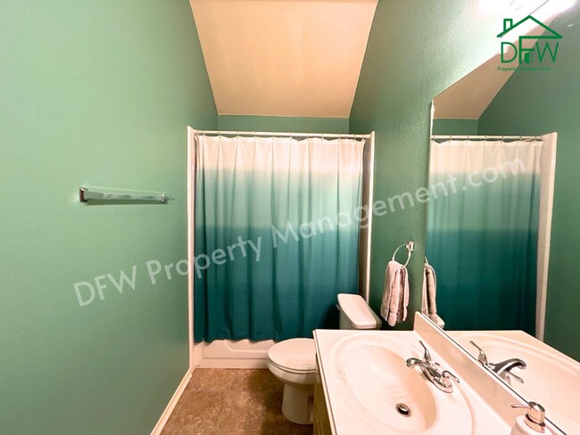 Building Photo - Inviting 3BR/2BA Home with Spacious Backyard for Lease in Fort Worth