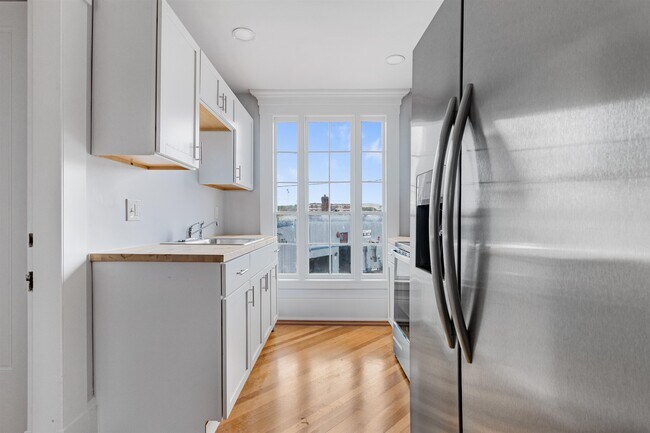 Building Photo - 109 Pleasant St