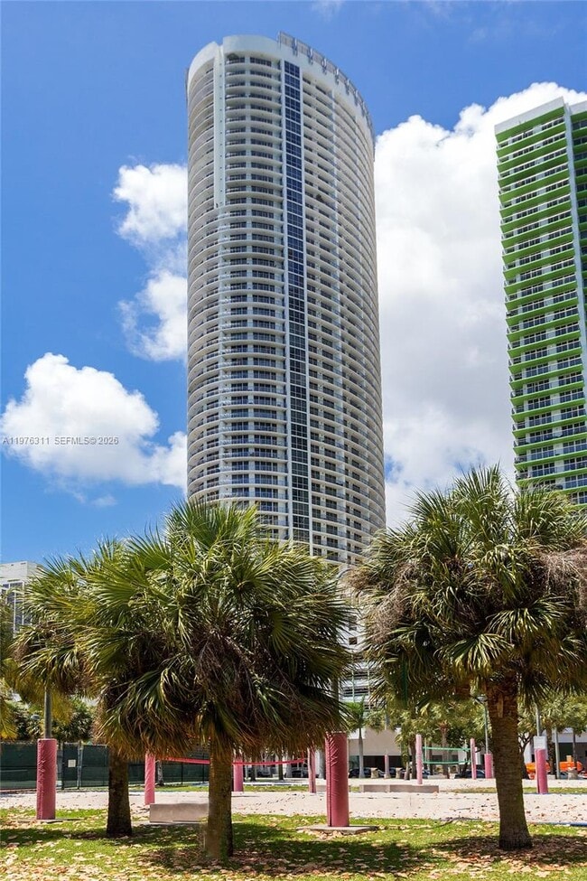 Building Photo - 1750 N Bayshore Dr
