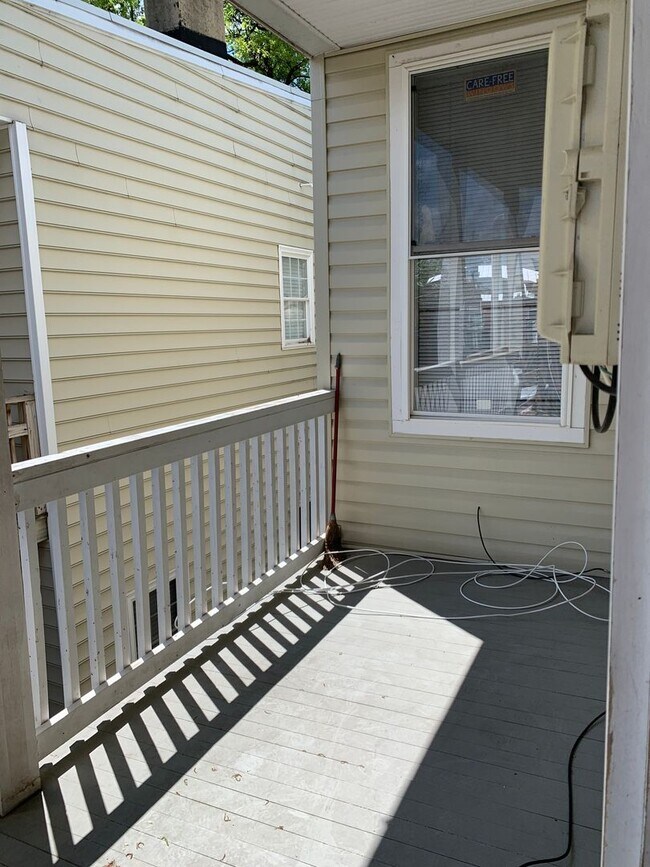 Building Photo - 2210 Parkwood Ave